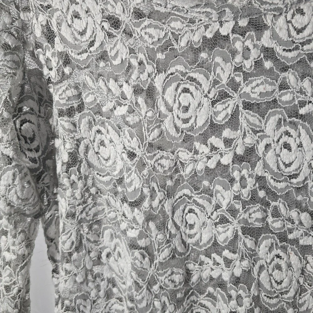 Maurices Womens‎ Floral Lace coquette whimsy fairyTop Grey White dainty Medium